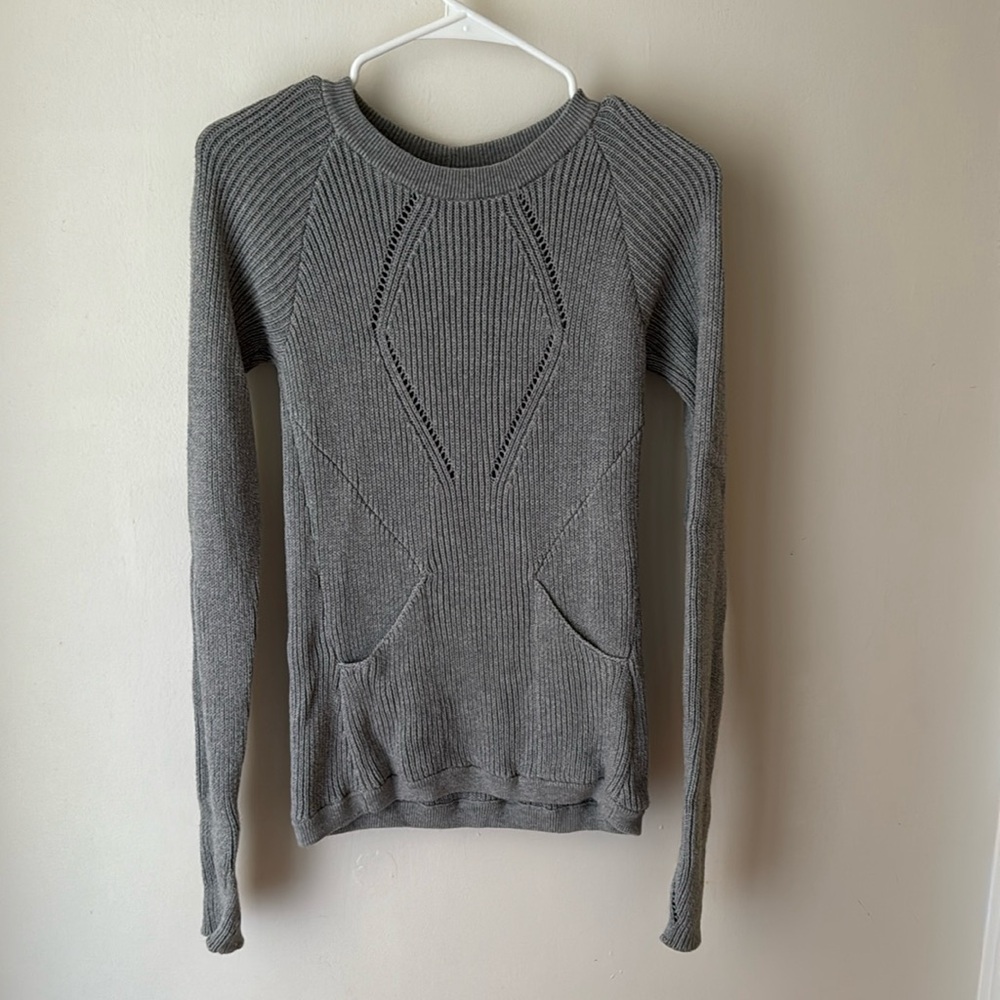 Lululemon sweater size 4